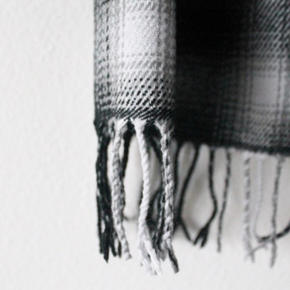 NWT Old Navy Plaid Flannel Scarf  L216 - 228 - Picture 3 of 5